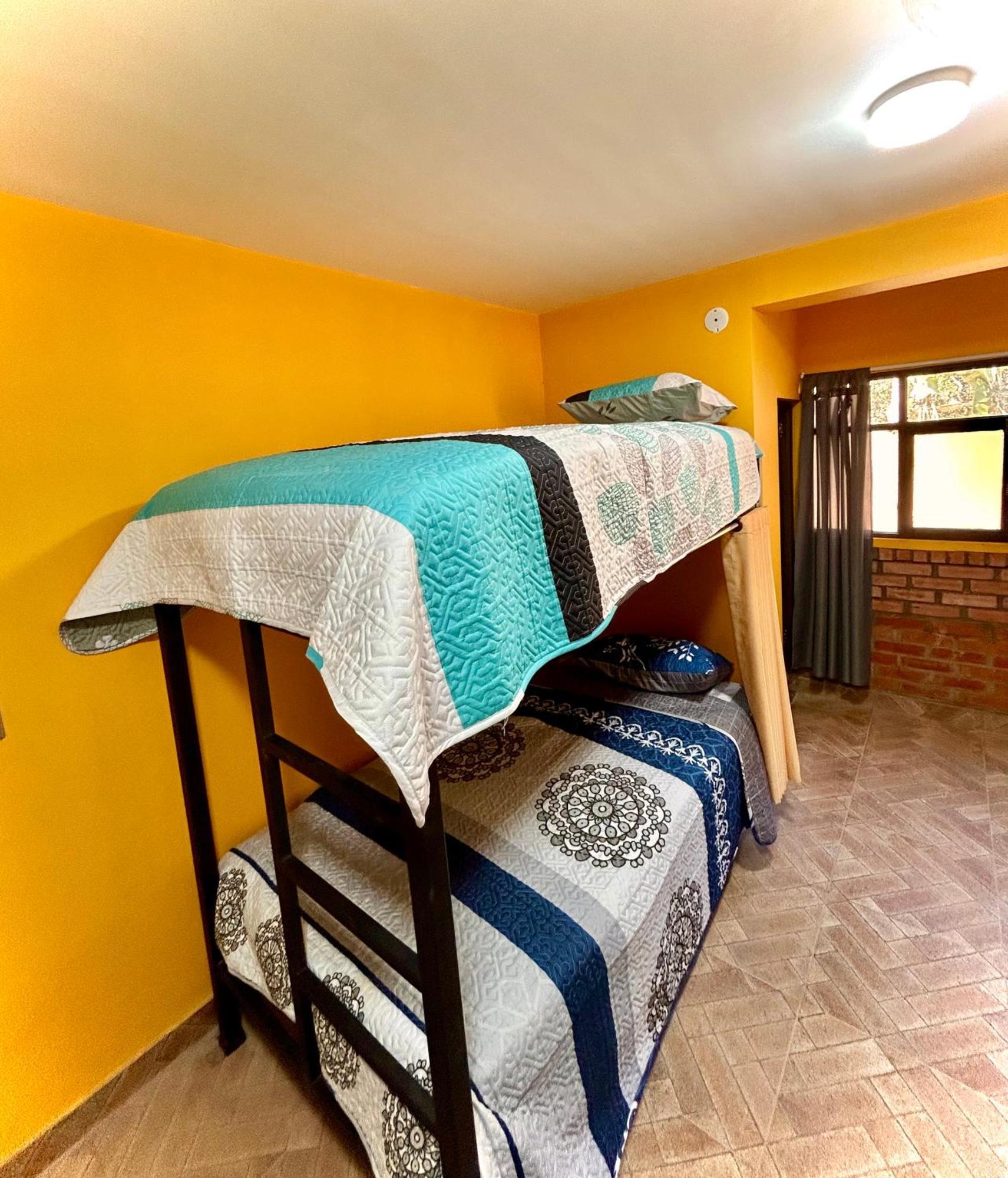 Villa Camila Hostel Coroico Room photo