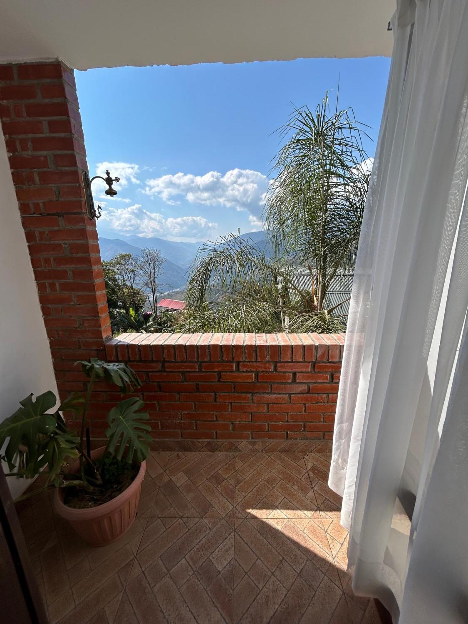 Villa Camila Hostel Coroico Exterior photo