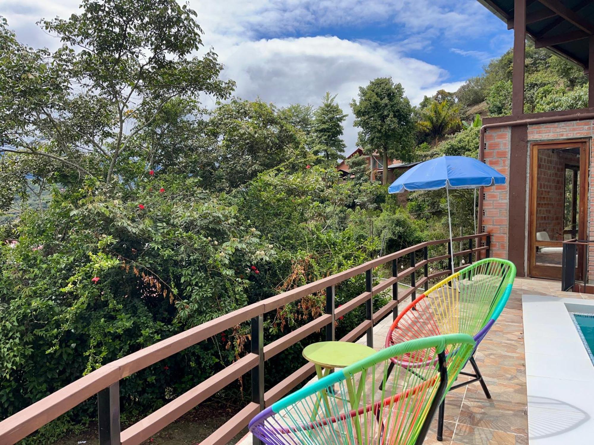 Villa Camila Hostel Coroico Exterior photo
