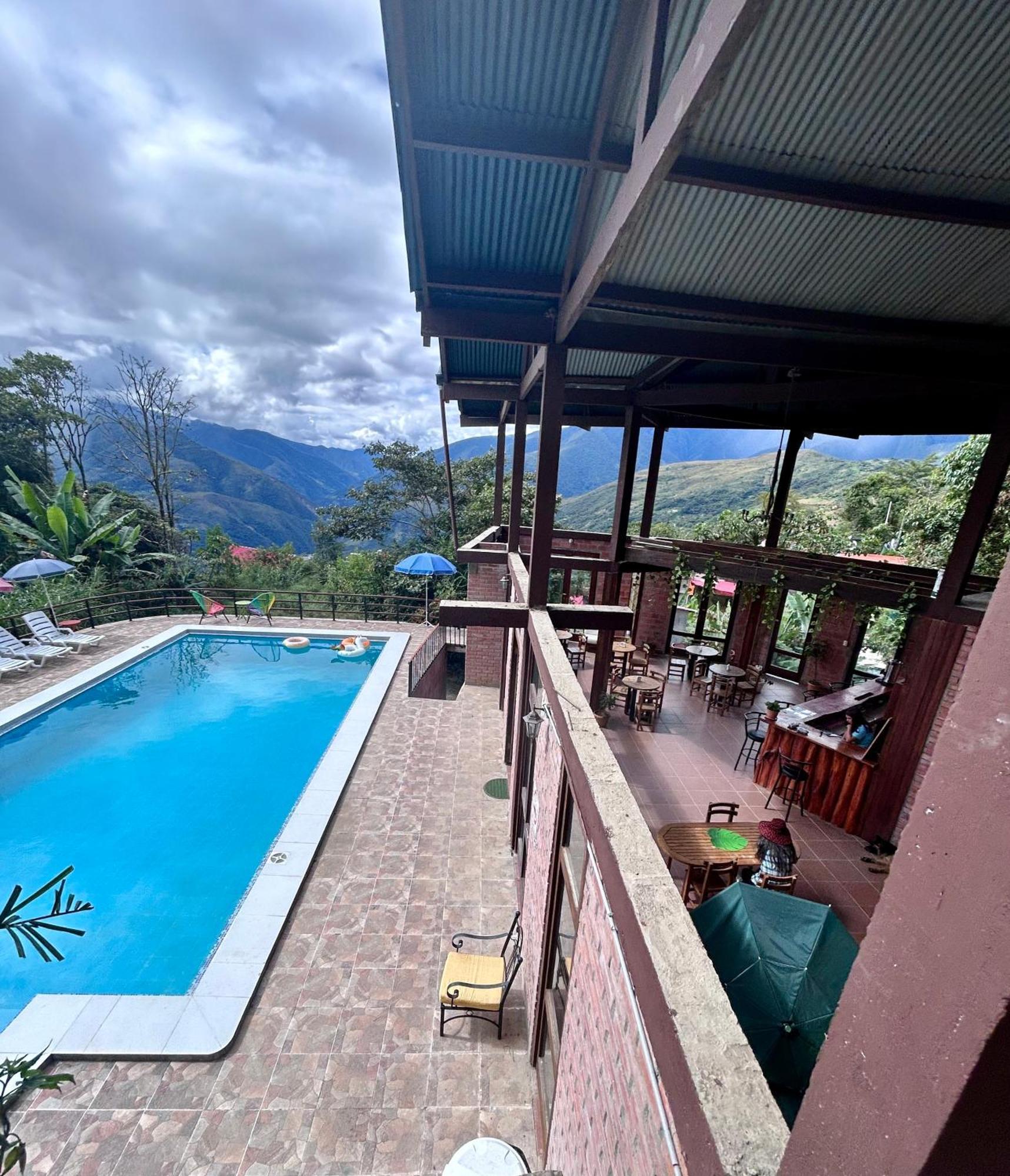 Villa Camila Hostel Coroico Exterior photo