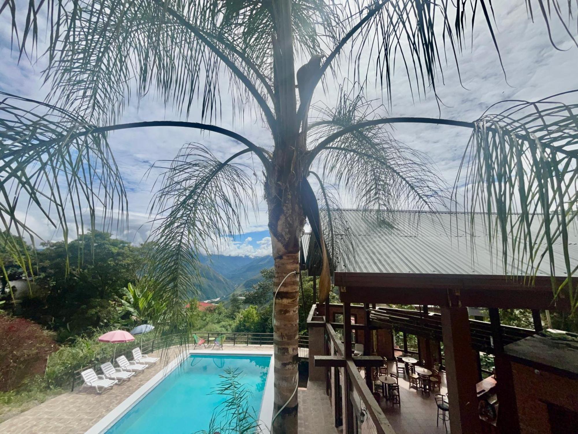 Villa Camila Hostel Coroico Exterior photo